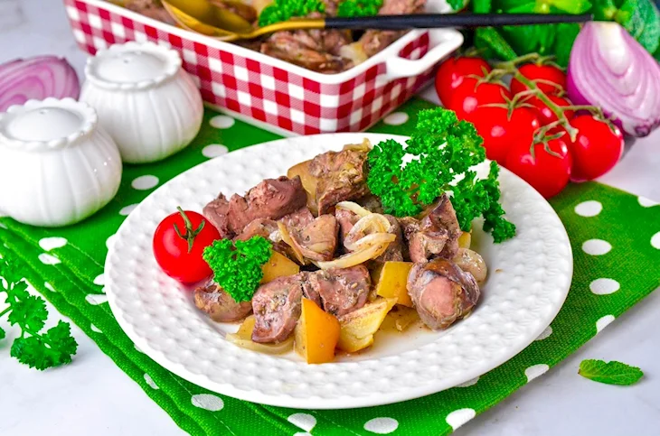 Куриная печень с яблоками