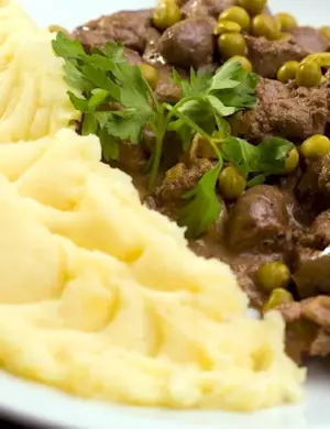 Куриная печень с картофельным пюре