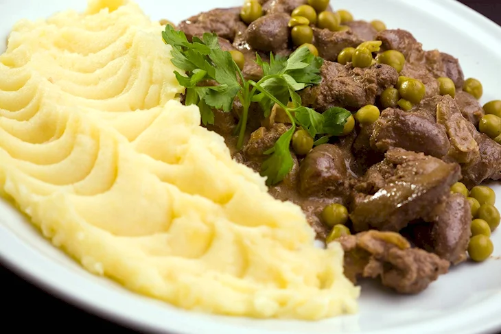 Куриная печень с картофельным пюре