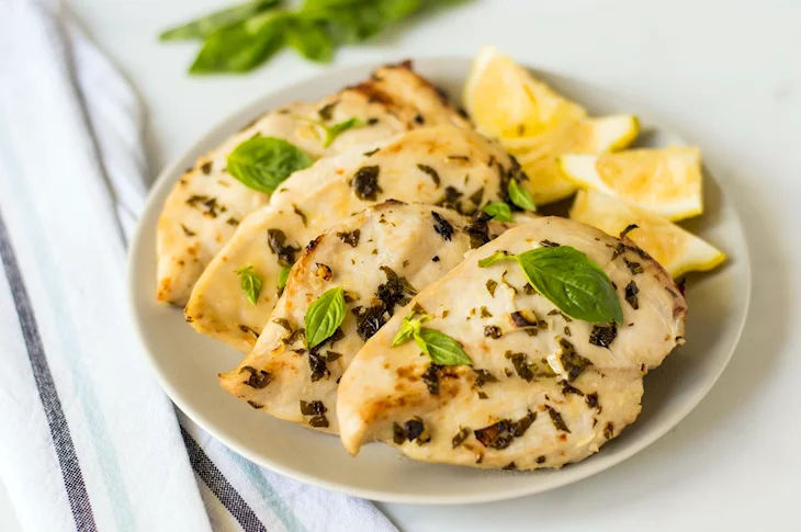 Куриное филе с лимоном и чесноком