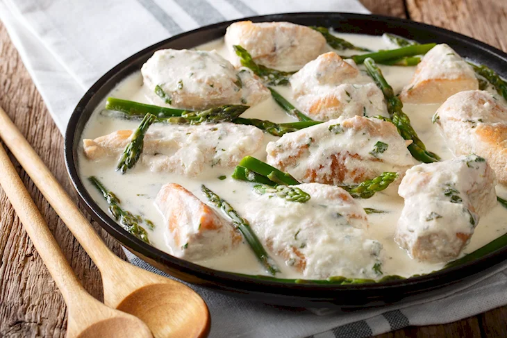 Куриное филе в сливочном соусе
