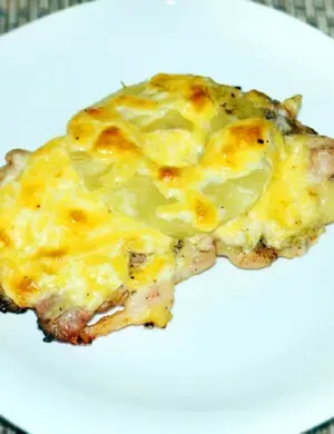 Куриное филе запеченное с ананасом и сыром