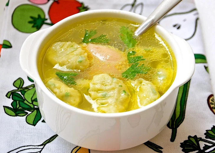Куриное консоме с клецками