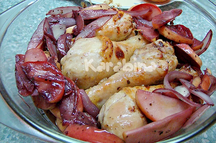 Куриные ножки с яблоками в духовке