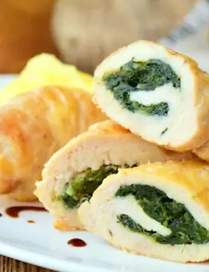 Куриные рулетики со шпинатом и сыром