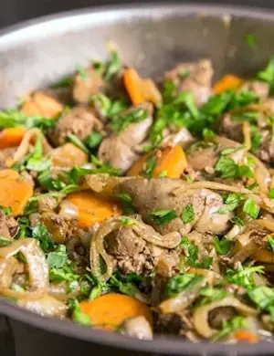 Куриные сердечки тушеные с овощами