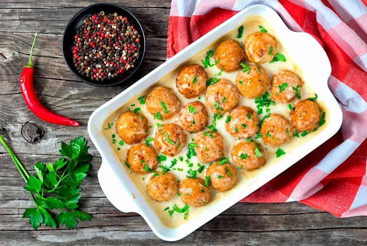 Куриные тефтели в сливочном соусе