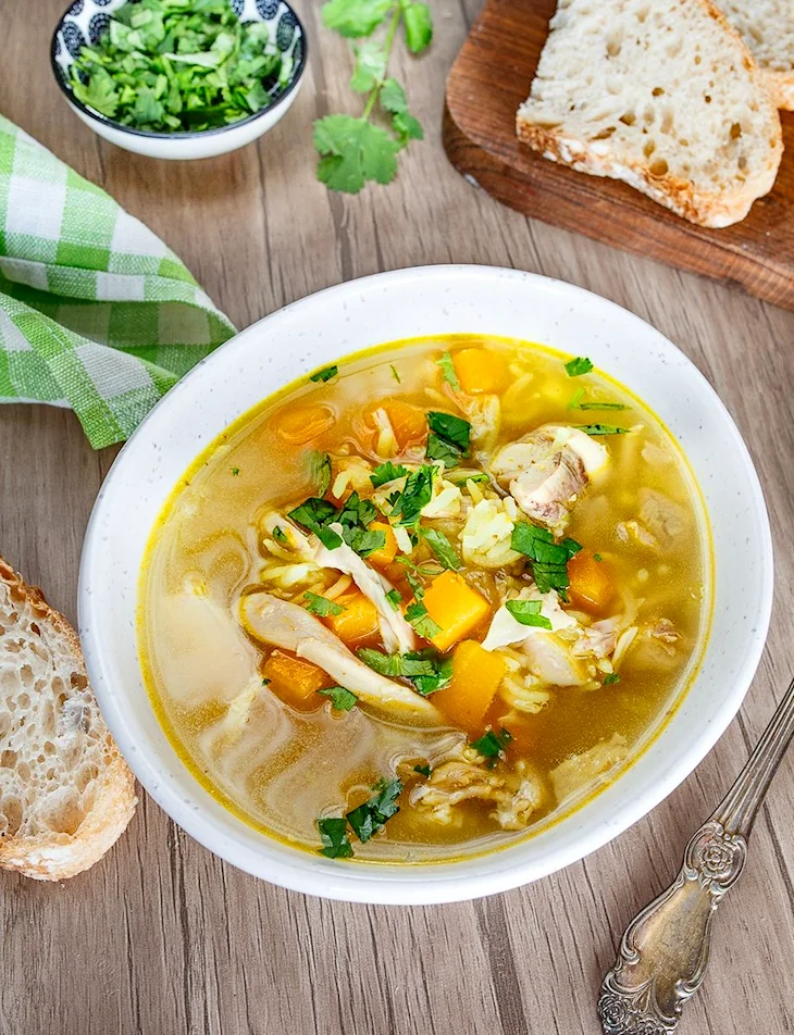 Куриный бульон в стакане
