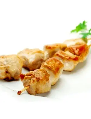 Курица на шпажках