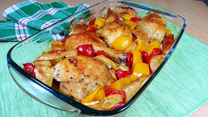 Курица с яблоками