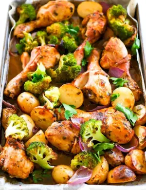 Курица с овощами в духовке