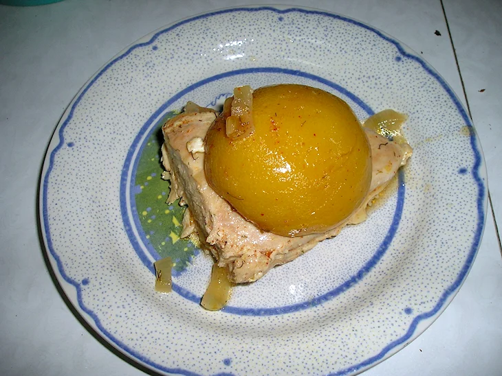Курица с персиками консервированными