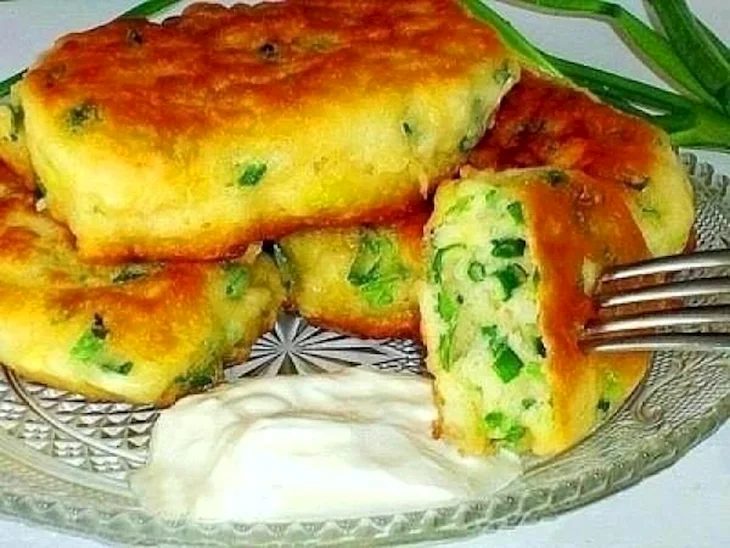 Ленивые пирожки с луком и яйцом