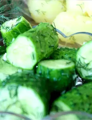 Малосольные огурцы в пакете