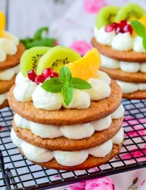 Медовые пирожные с кремом чиз