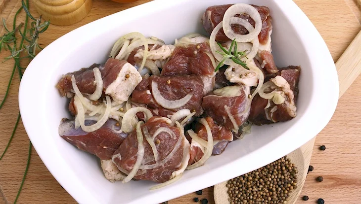 Мясо в маринаде для шашлыка