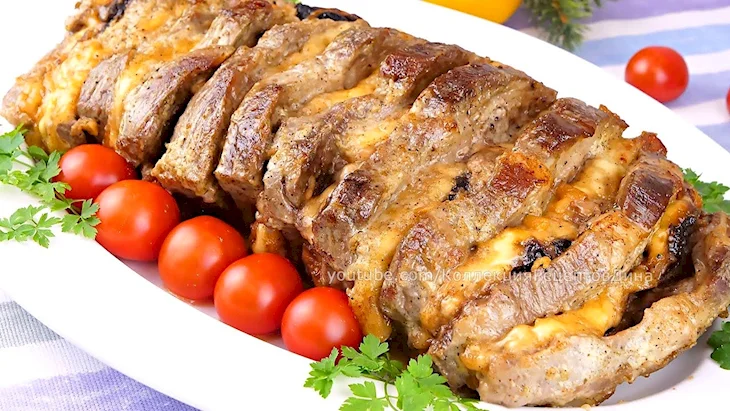 Мясо-гармошка в духовке из свинины