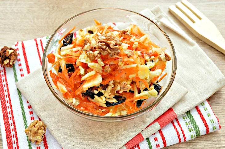 Морковный салат с грецкими орехами