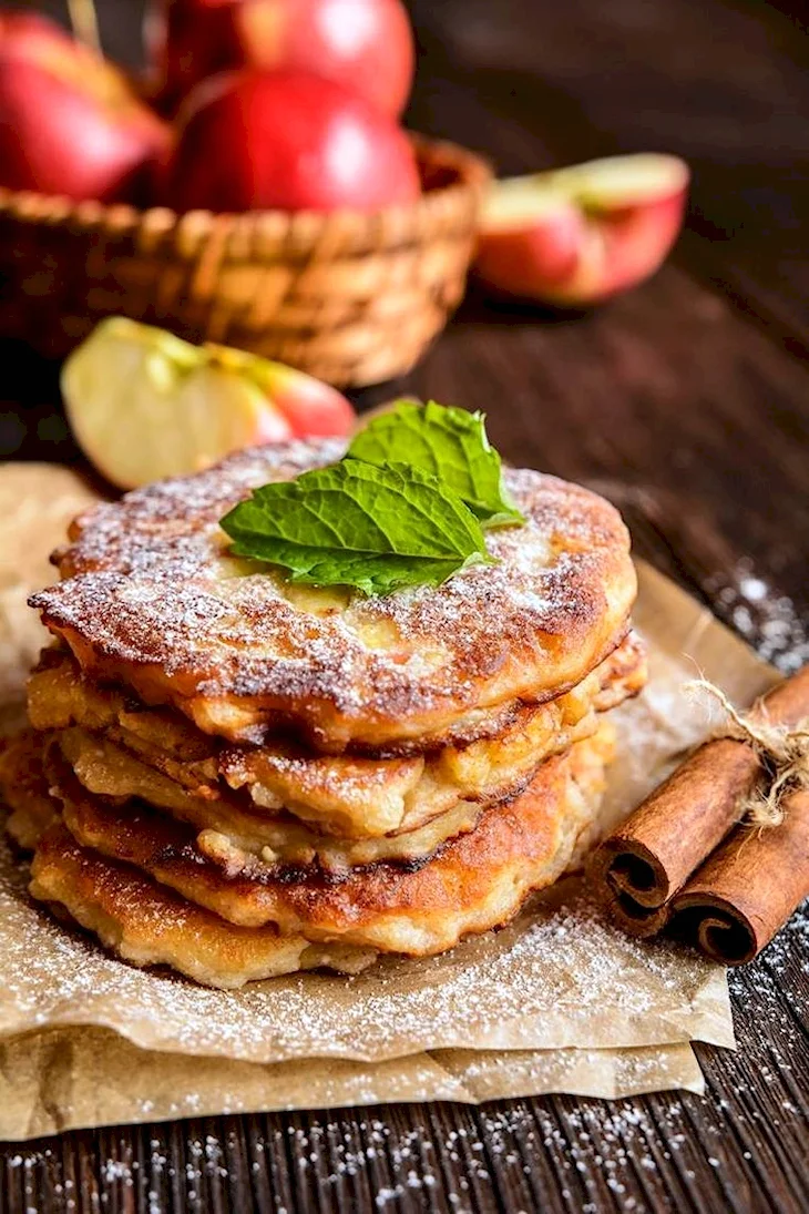Оладушки с яблоком и корицей