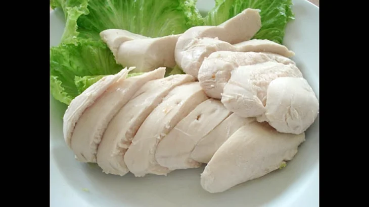 Отварная куриная грудка