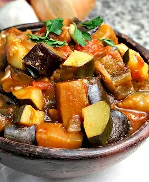 Овощное рагу из кабачков и баклажанов