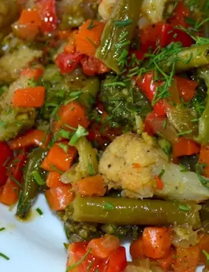 Овощное рагу с брокколи и стручковой фасолью