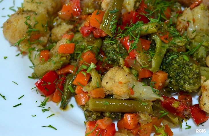 Овощное рагу с брокколи и стручковой фасолью