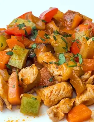 Овощное рагу с куриной грудкой