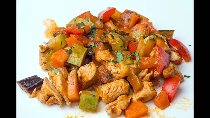 Овощное рагу с куриной грудкой