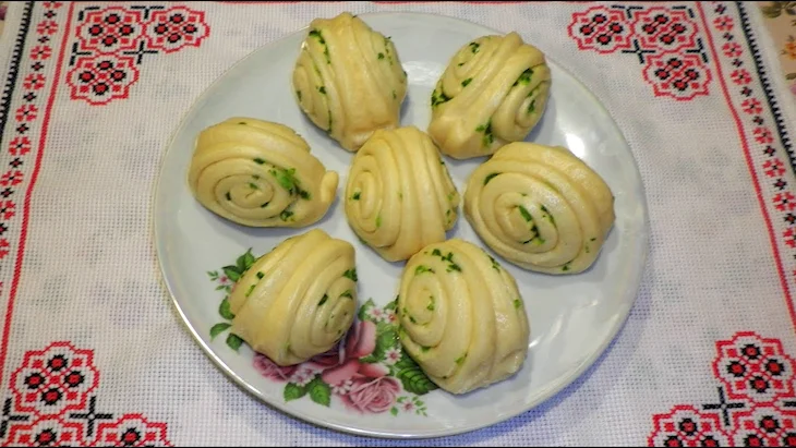 Паровые булочки с луком