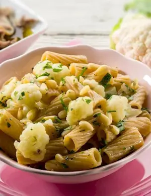 Паста с тунцом и цветной капустой
