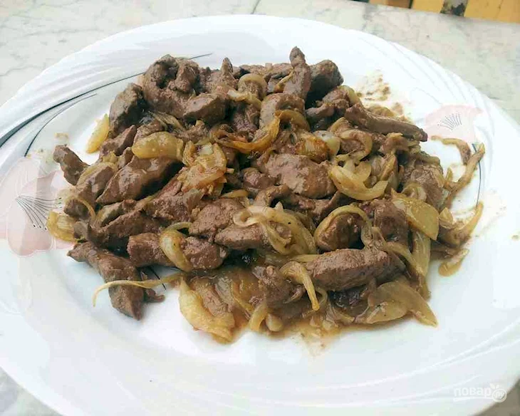 Печень говяжья с луком
