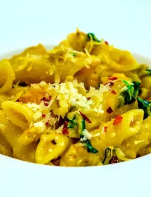 Пенне с курицей и пармезаном