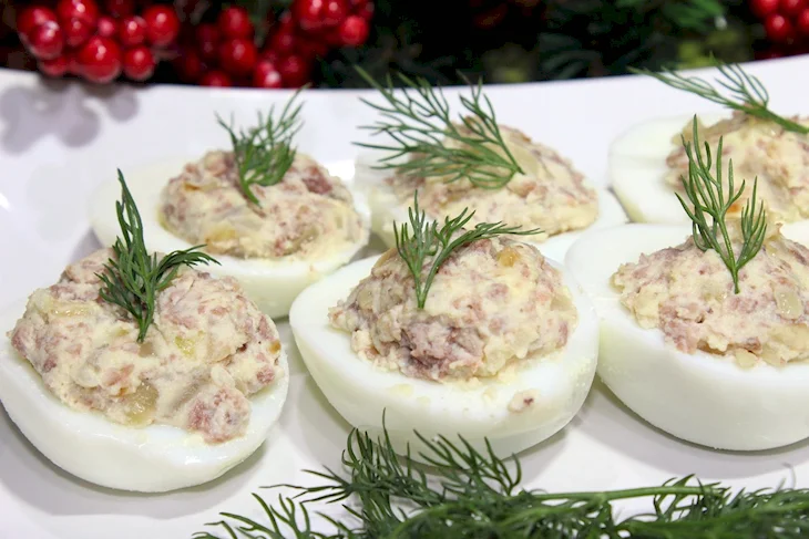 Перепелиные яйца фаршированные печенью трески