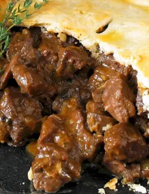 Пирог с говядиной и почками