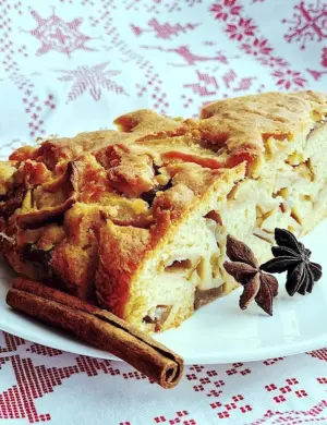 Пирог с яблоком и корицей