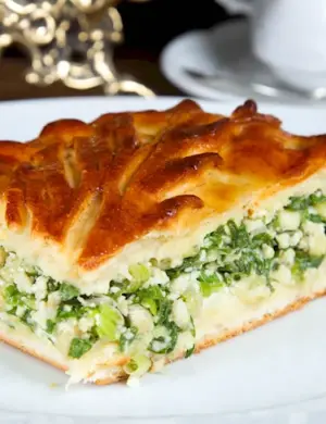 Пирог с луком и яйцом