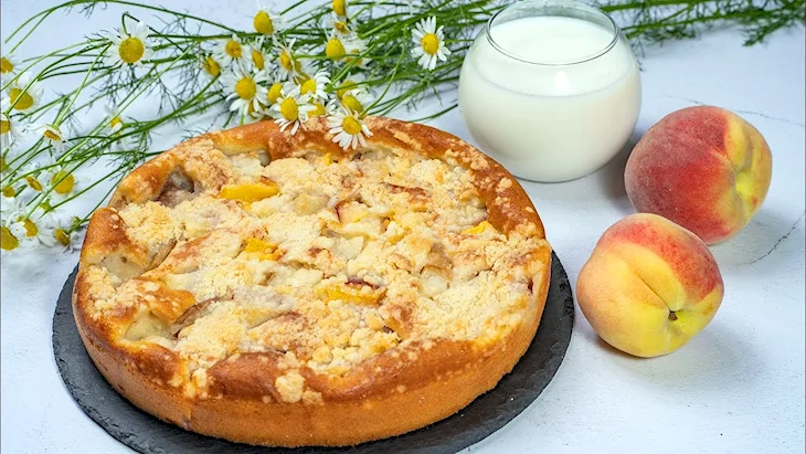Пирог с персиками
