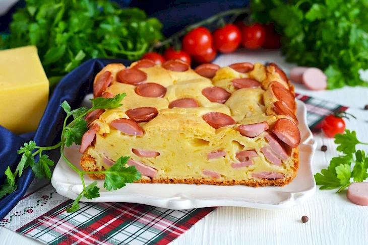 Пирог с сосисками и сыром