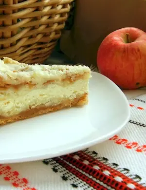 Пирог с творогом и яблоками
