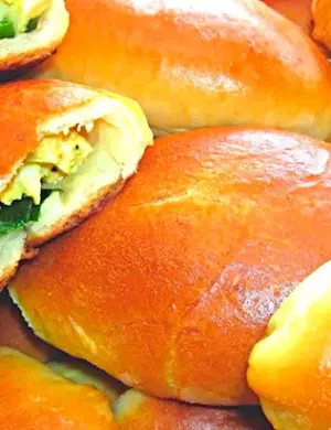 Пирожки с яйцом и луком