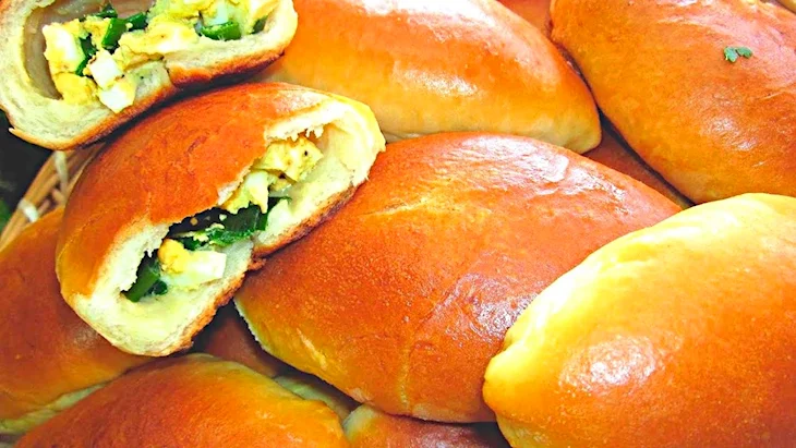Пирожки с яйцом и луком
