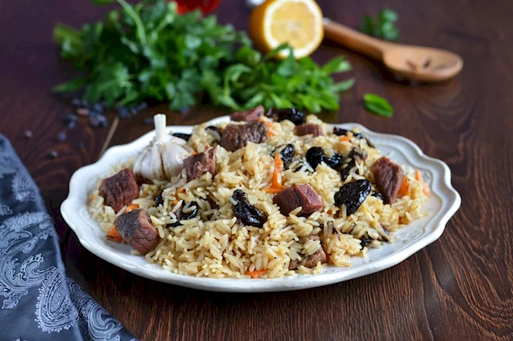 Плов с черносливом