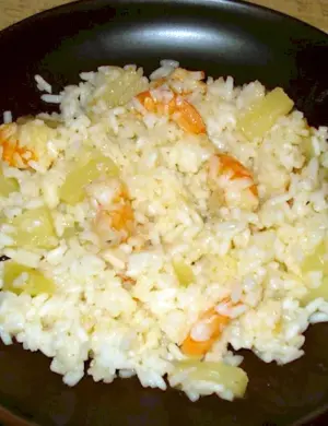 Рис с ананасом и креветками