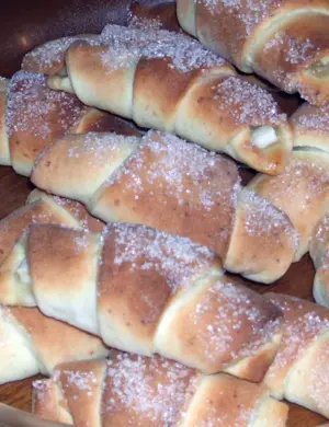 Рогалик с изюмом