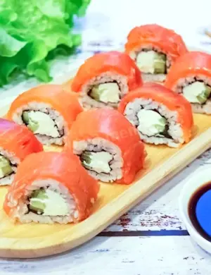 Роллы с рыбой и огурцом