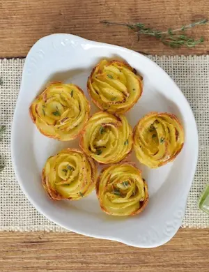 Розочки из бекона и картофеля