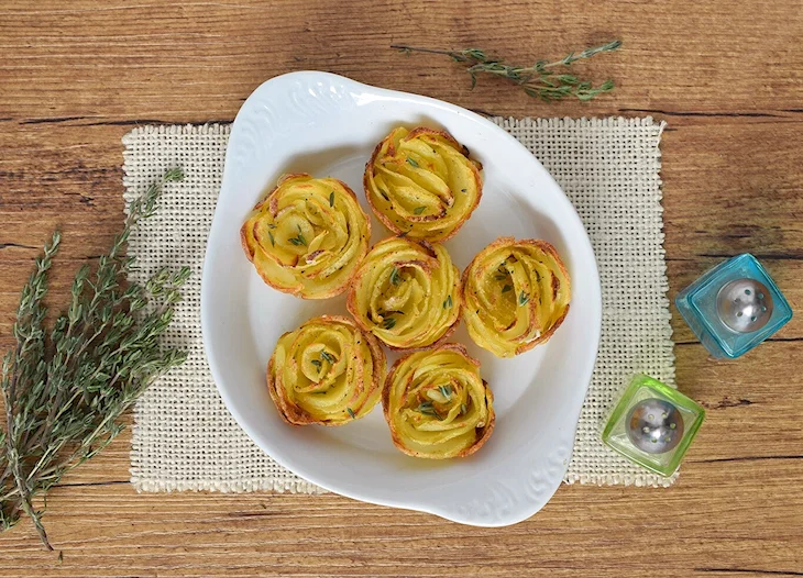 Розочки из бекона и картофеля