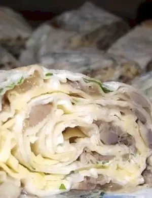 Рулет из лаваша с грибами и сыром и яйцом