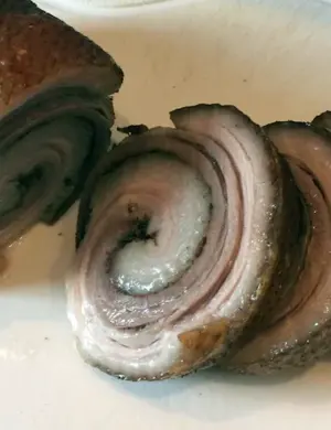 Рулет из сала со шкуркой